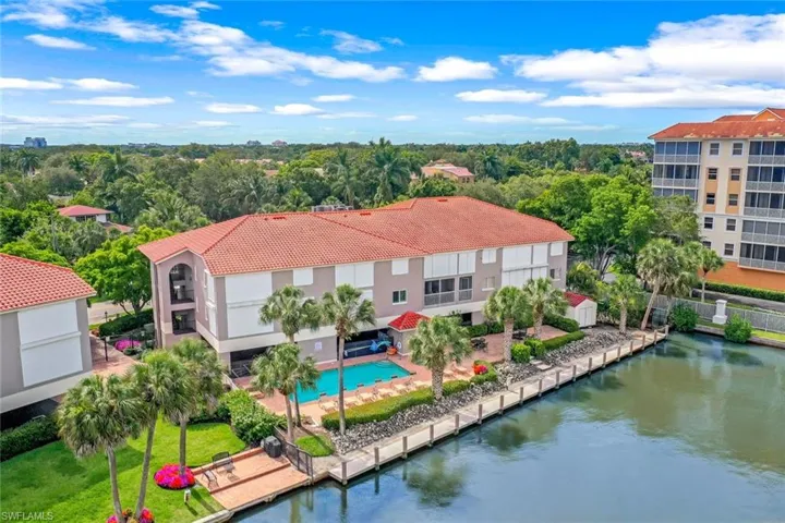 9101  Vanderbilt  DR, Naples, FL 34108