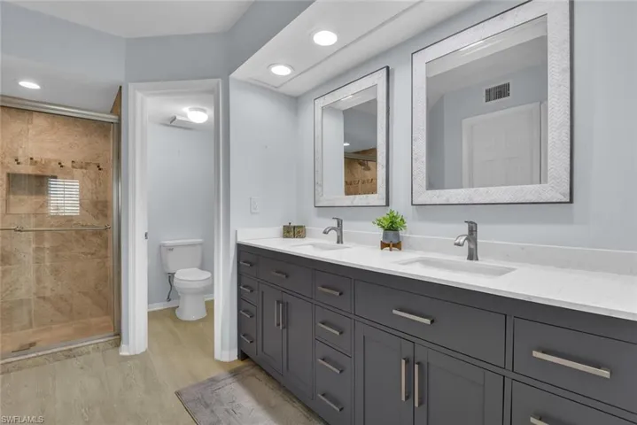 9101  Vanderbilt  DR, Naples, FL 34108
