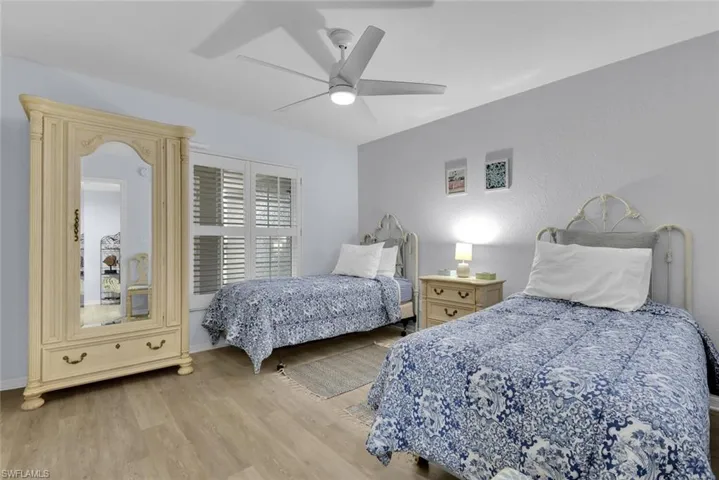 9101  Vanderbilt  DR, Naples, FL 34108