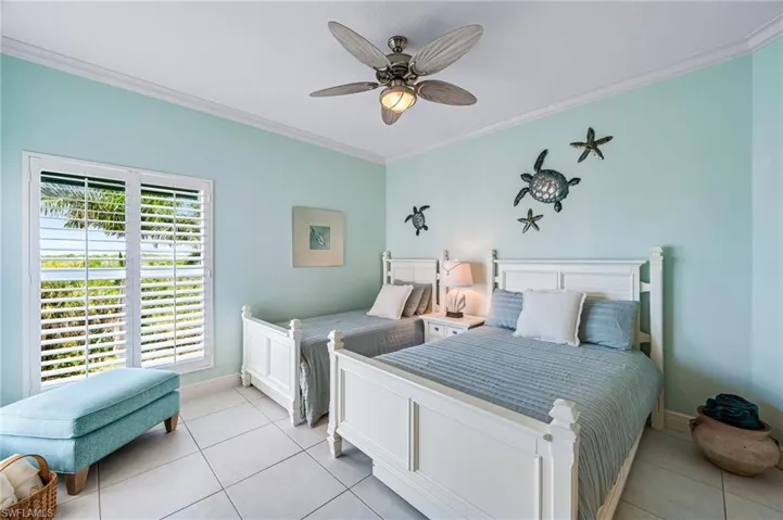 Ensuite bath in second bedroom