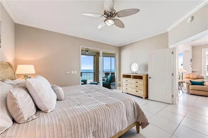 Spacious main bedroom