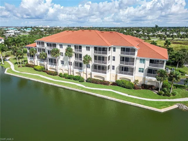 Bird's eye view of apartment complex