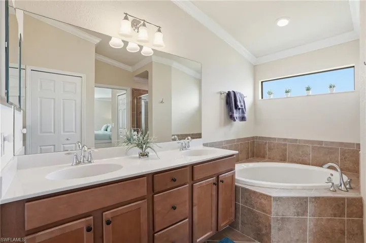 9528  Avellino  WAY, Naples, FL 34113