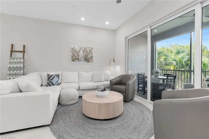 268 Indies Dr E 202, Naples, Florida 34114