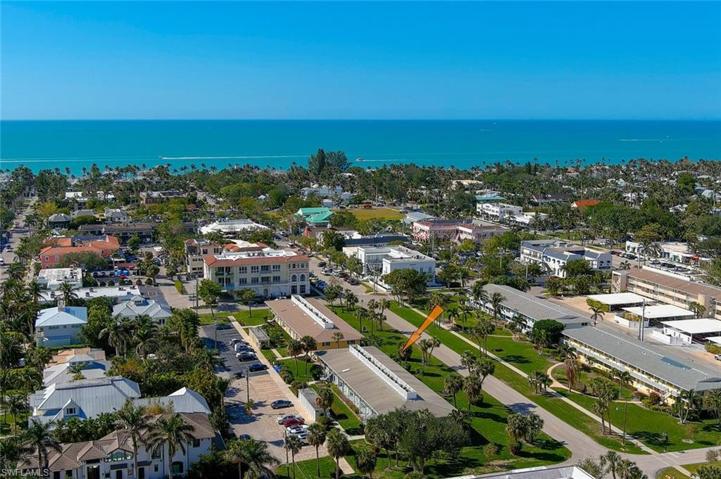 3 blocks from the Beach!