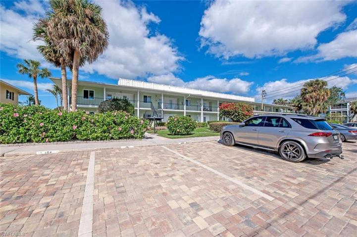 1 assigned parking +guest parking