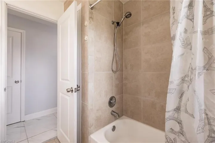 Full bath for your guests