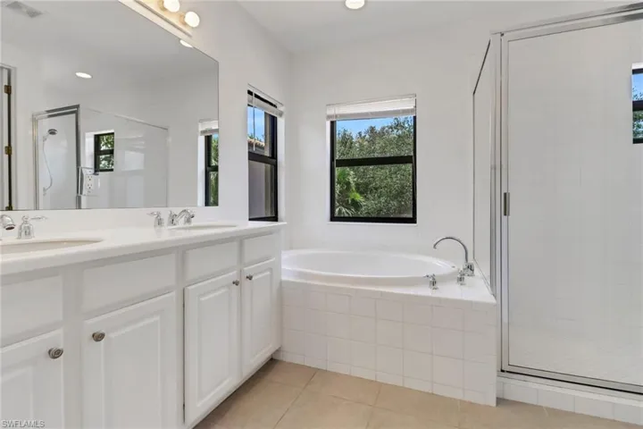 1121  Antaras S CT, Naples, FL 34113