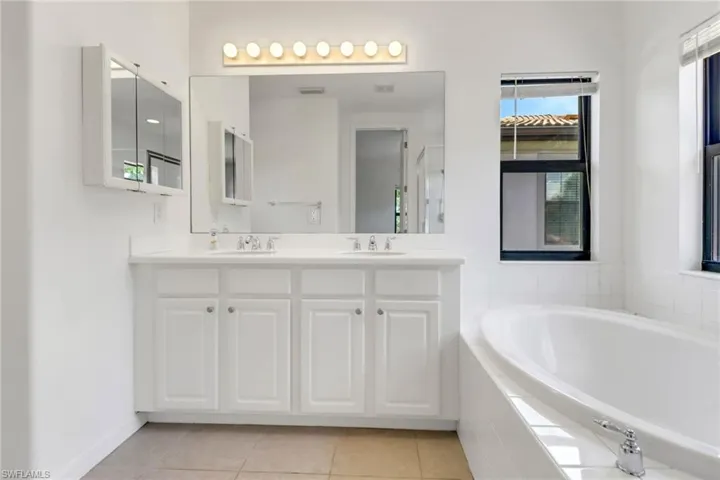 1121  Antaras S CT, Naples, FL 34113