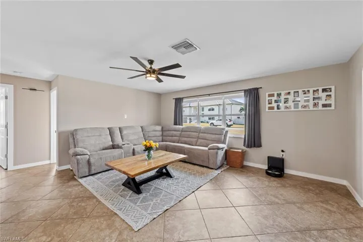 6198  Park  RD, Fort Myers, FL 33908