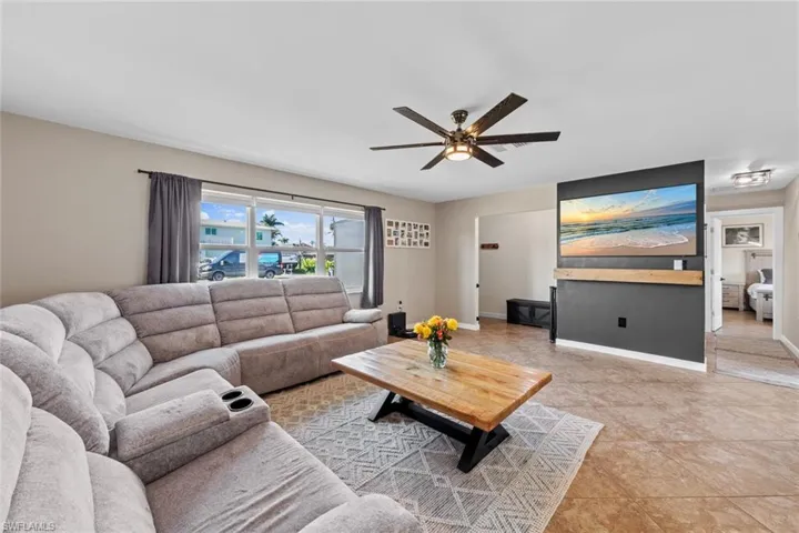 6198  Park  RD, Fort Myers, FL 33908