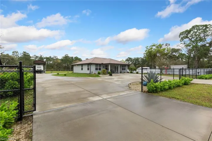 View of front of home featuring a front lawn