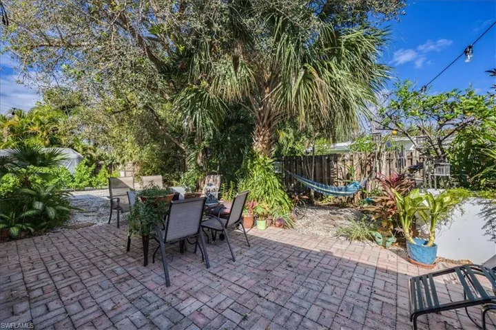 1273  Lastrada  LN, Naples, FL 34103