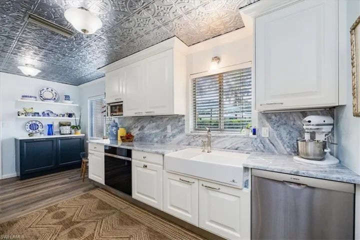 1273  Lastrada  LN, Naples, FL 34103