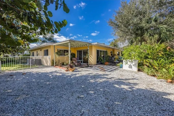 1273  Lastrada  LN, Naples, FL 34103