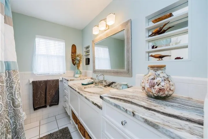 1273  Lastrada  LN, Naples, FL 34103
