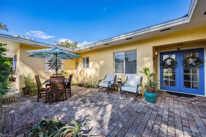 1273  Lastrada  LN, Naples, FL 34103