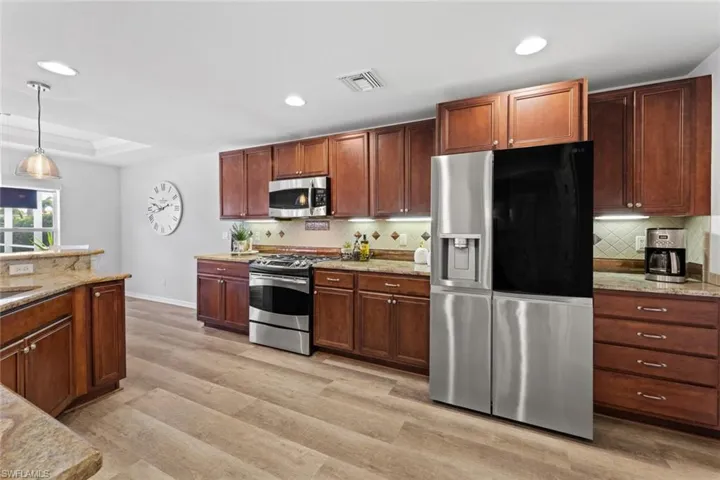 Kitchen w/stainless appliances