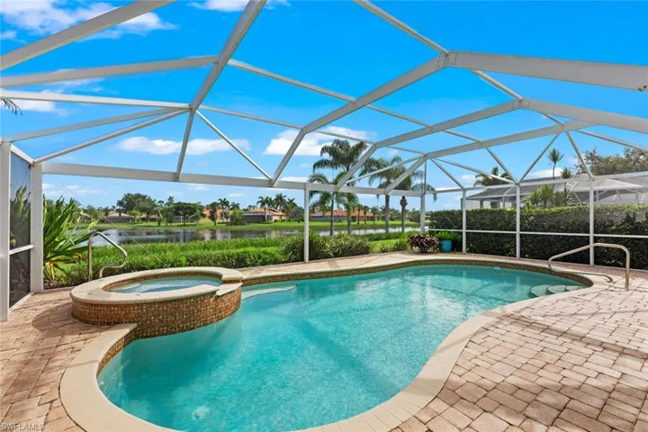 Large pool/spa