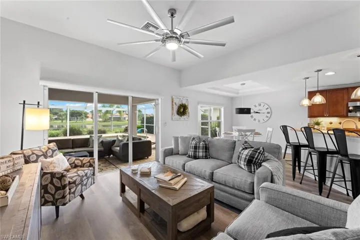 Family room w/direct lanai access