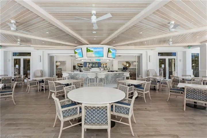 COURTSIDE DINING