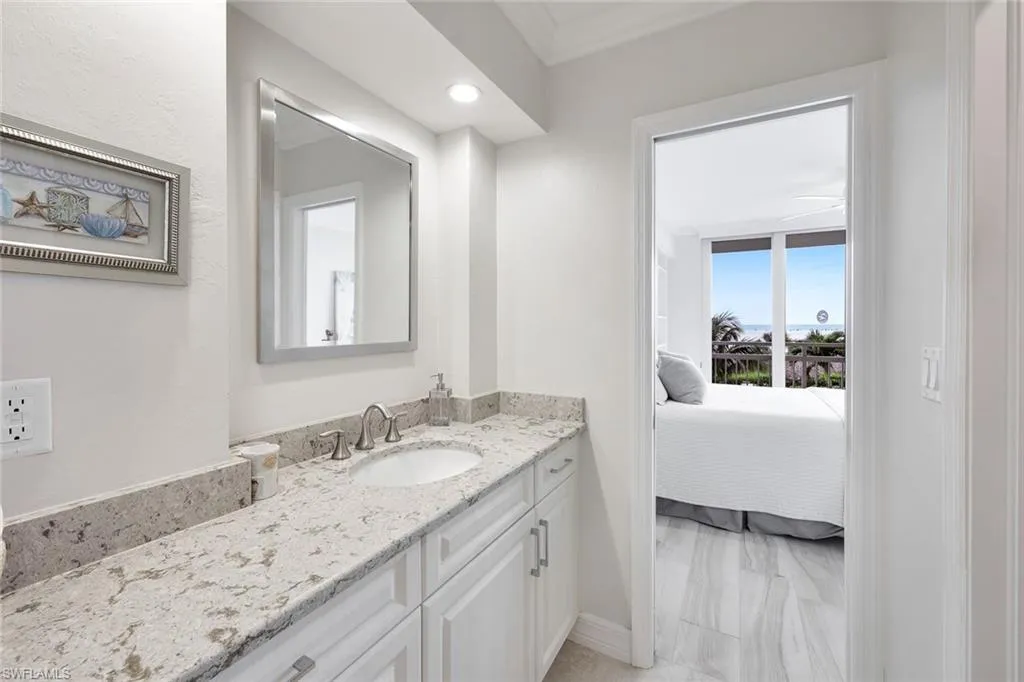 180 Seaview CT, Marco Island, FL 34145,225060616