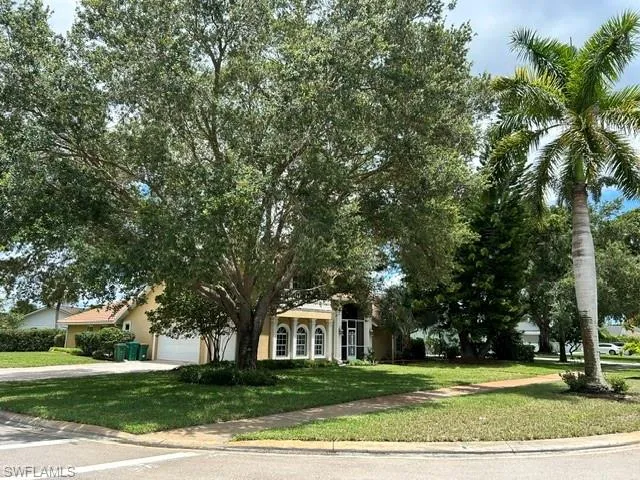 2312 Kings Lake Blvd, Naples, Florida 34112
