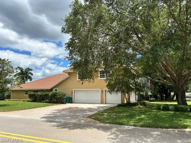 2312 Kings Lake Blvd, Naples, Florida 34112