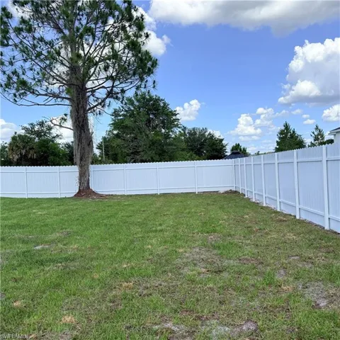 546 Louisville St E, Lehigh Acres, Florida 33974