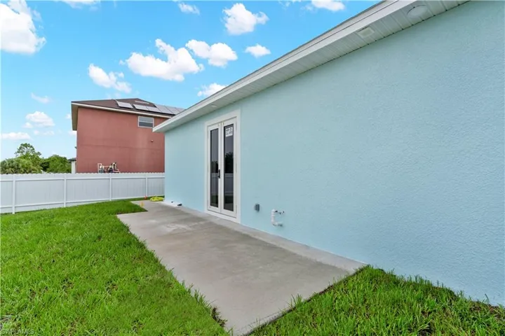 546 Louisville St E, Lehigh Acres, Florida 33974