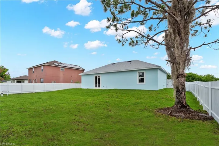546 Louisville St E, Lehigh Acres, Florida 33974