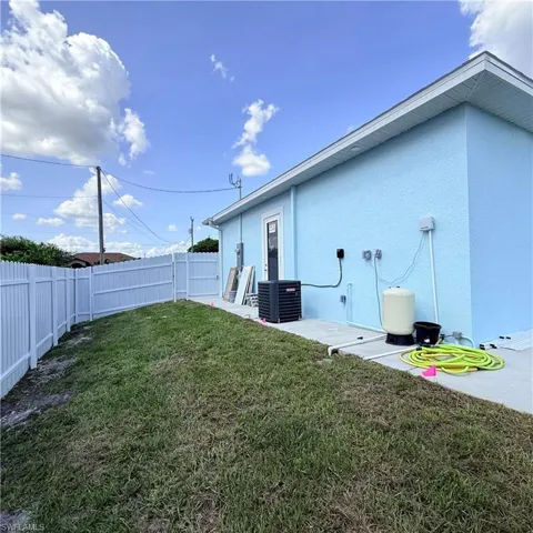 546 Louisville St E, Lehigh Acres, Florida 33974