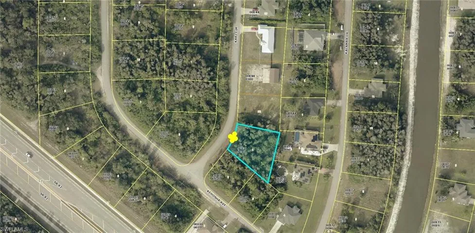 733 Kari Cir, Lehigh Acres, Florida 33974