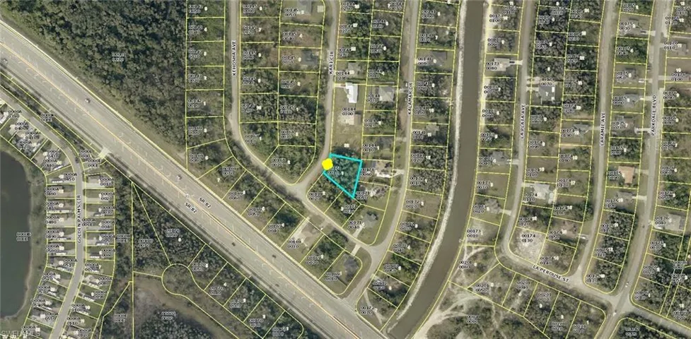 733 Kari Cir, Lehigh Acres, Florida 33974