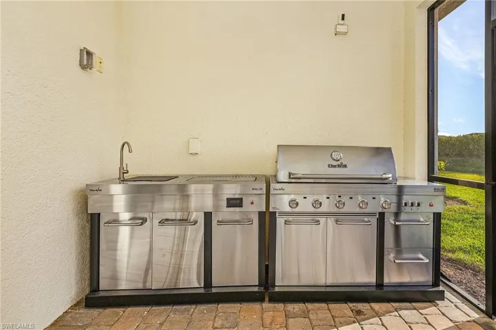 Out Door Kitchen