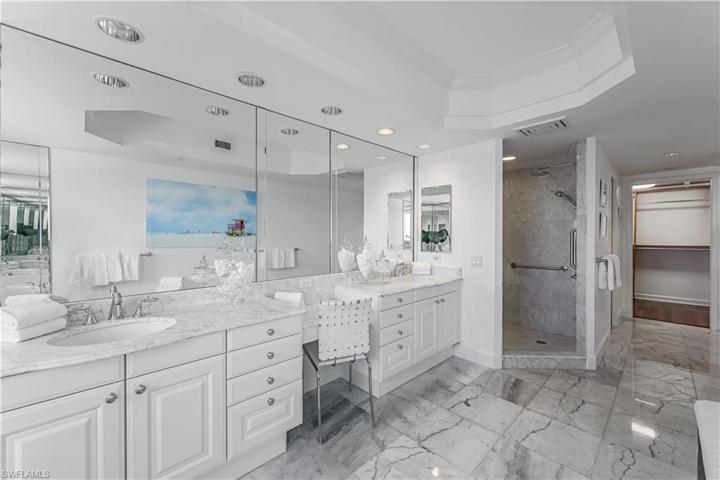 Primary Suite Bathroom
