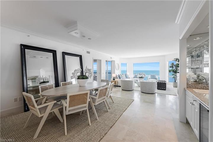Sprawling Living/Dining Area