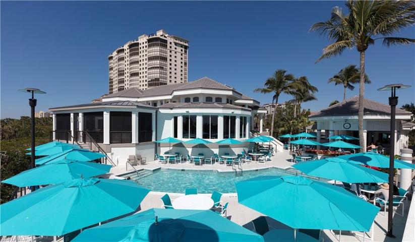 Beach Club Casual Dining, Chickee Bar & Pool