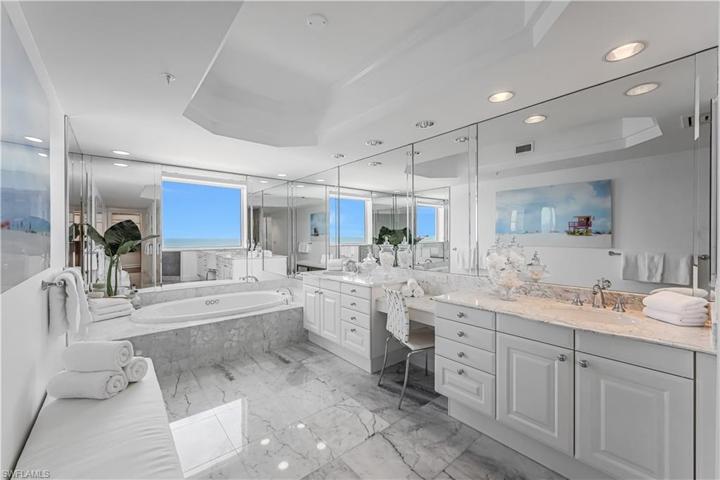 Primary Suite Bathroom