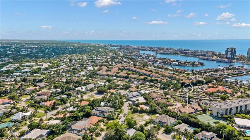 567  Park Shore  DR, Naples, FL 34103