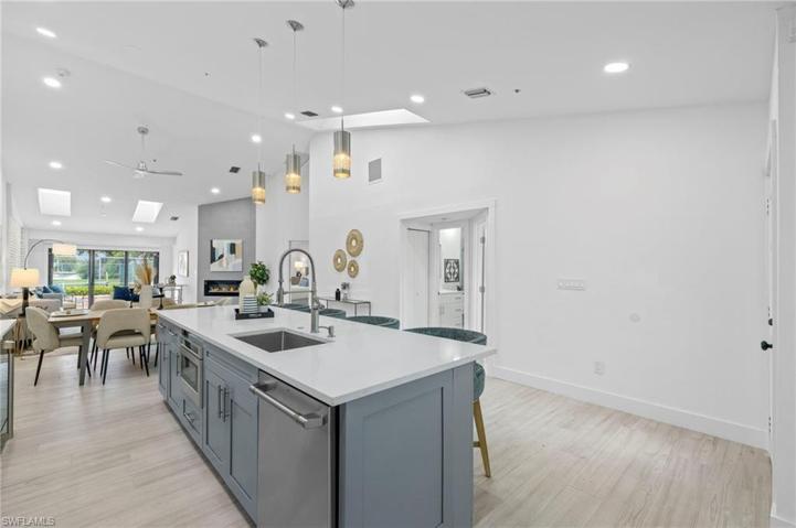 567  Park Shore  DR, Naples, FL 34103