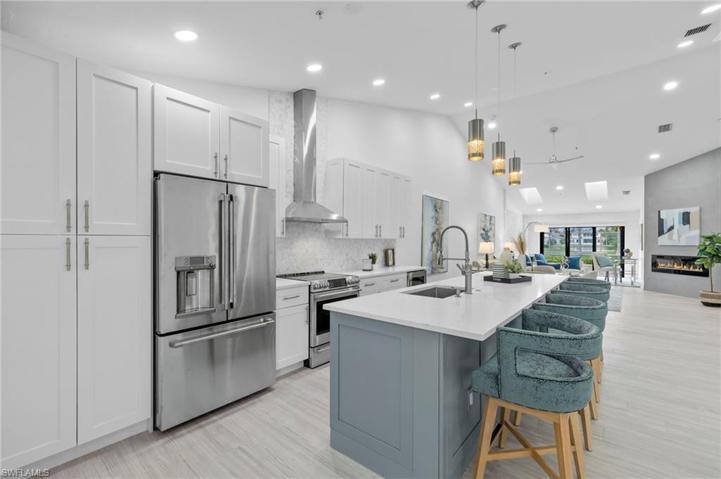 567  Park Shore  DR, Naples, FL 34103