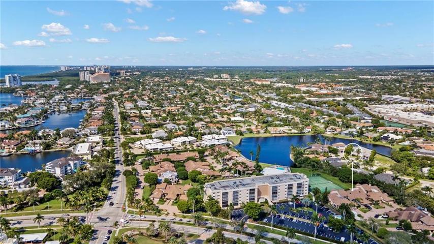 567  Park Shore  DR, Naples, FL 34103