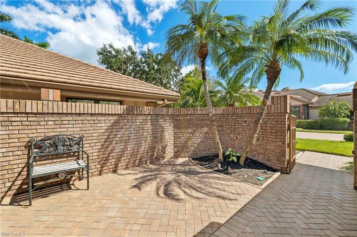 567  Park Shore  DR, Naples, FL 34103