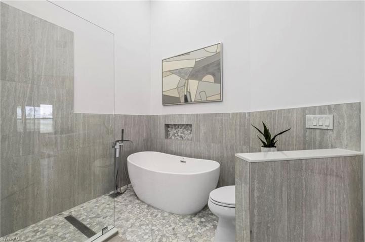567  Park Shore  DR, Naples, FL 34103