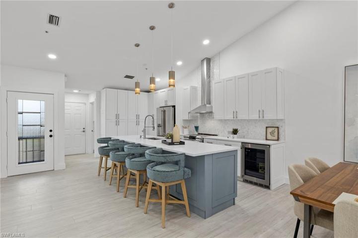 567  Park Shore  DR, Naples, FL 34103