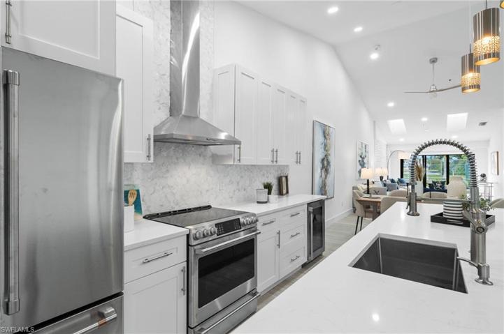 567  Park Shore  DR, Naples, FL 34103