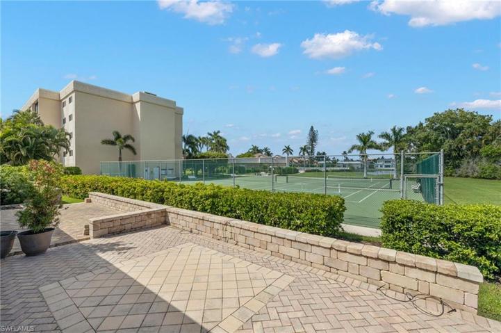 567  Park Shore  DR, Naples, FL 34103