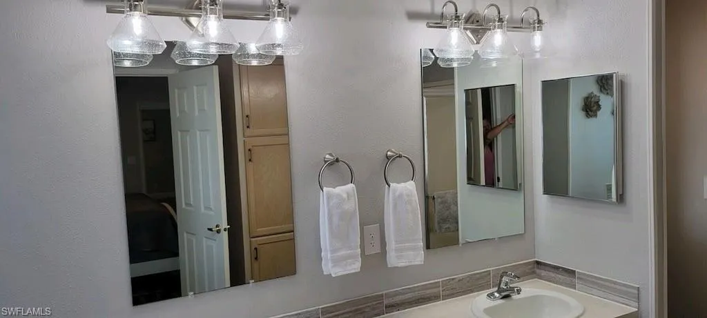 3089  Skipper  LN, St. James City, FL 33956
