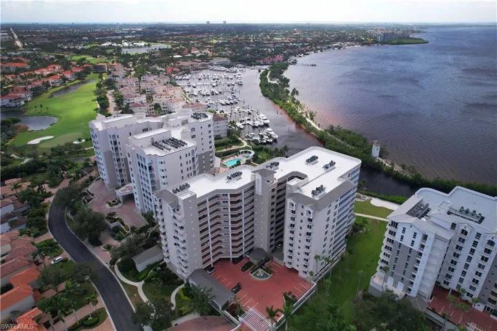 Gorgeous water views, golf course, fountain